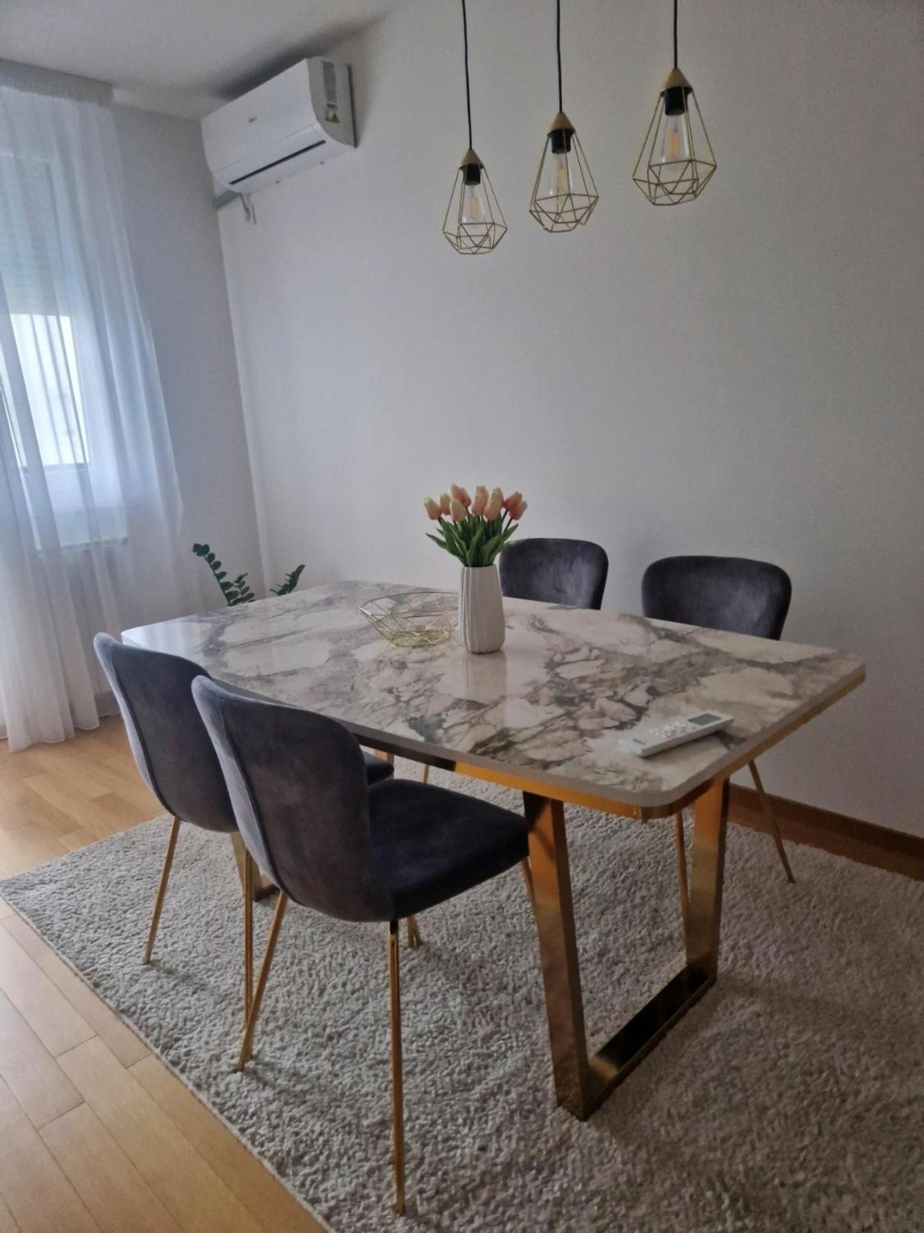 Apartman Lena บันยาลูกา ภายนอก รูปภาพ
