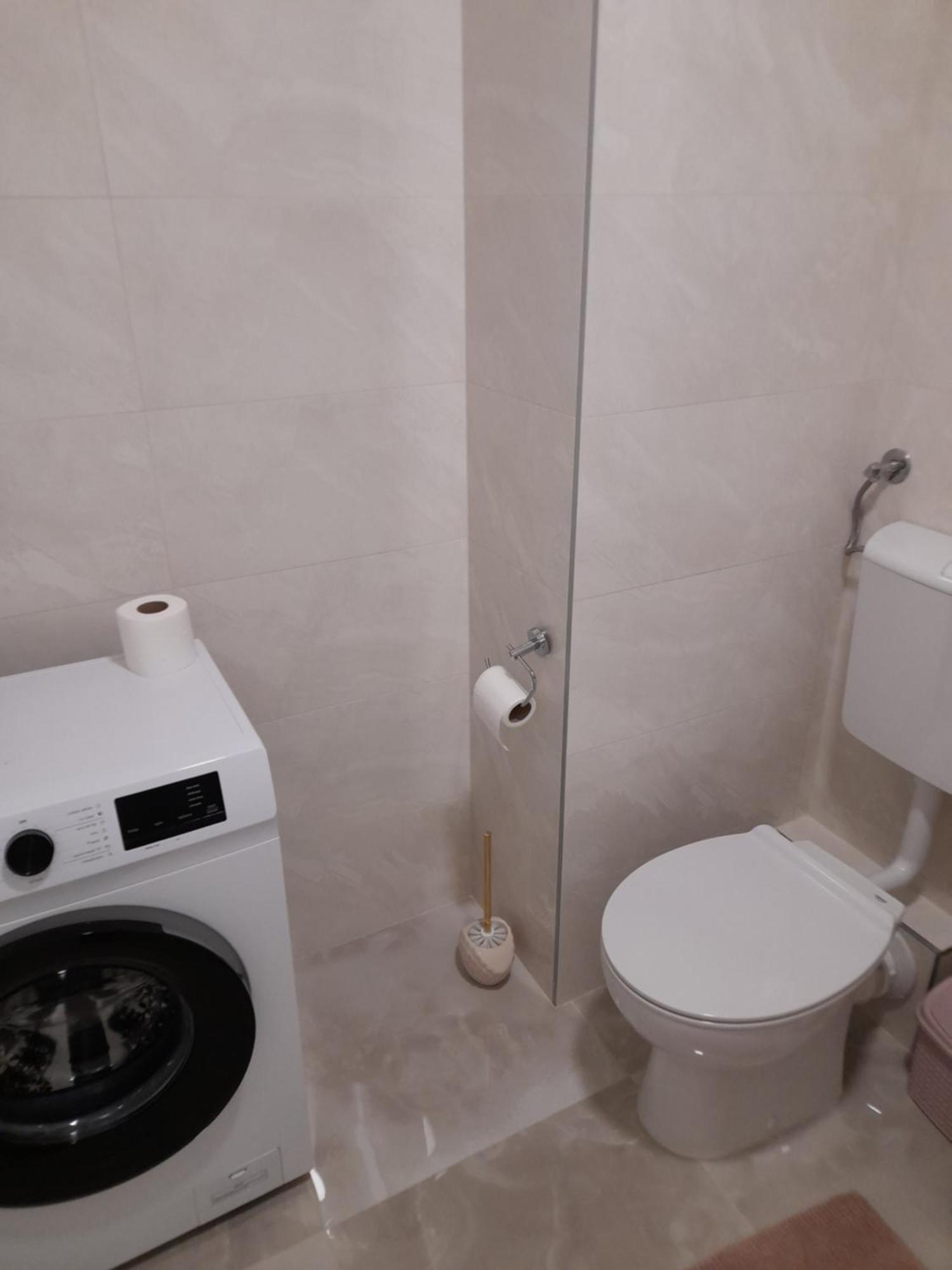 Apartman Lena บันยาลูกา ภายนอก รูปภาพ